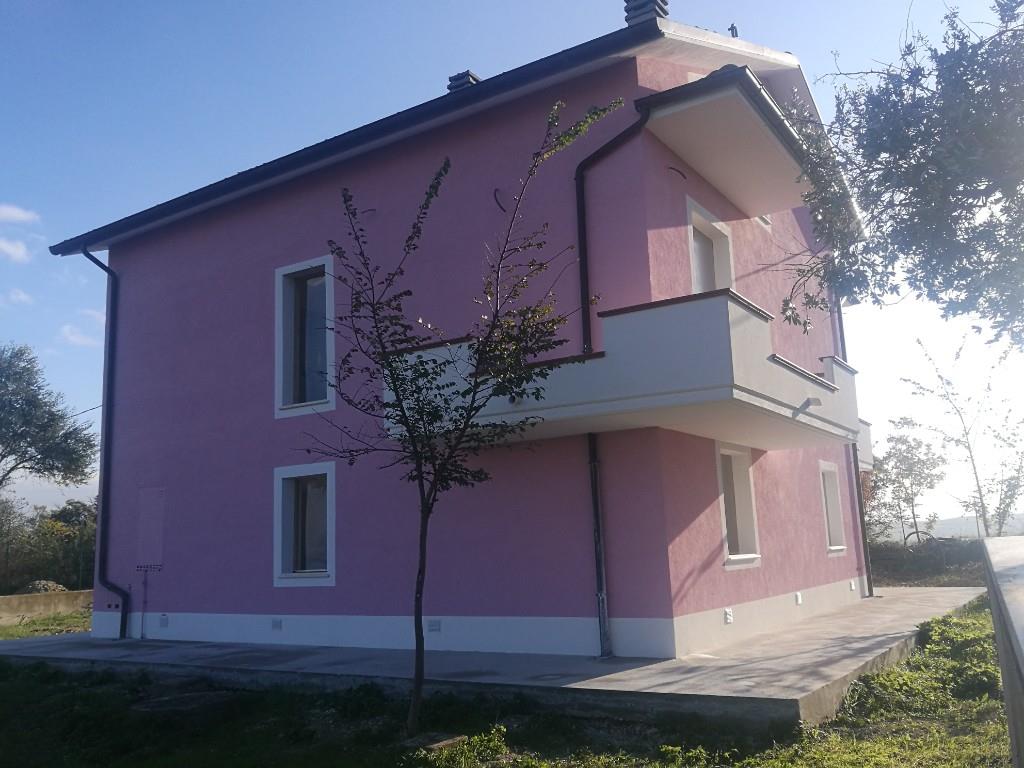 casa indipendente in vendita a San Costanzo in zona Cerasa