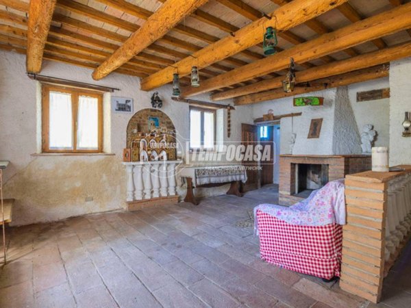 intera palazzina in vendita a San Costanzo