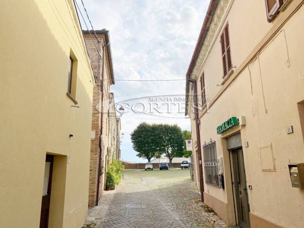casa indipendente in vendita a San Costanzo in zona Cerasa