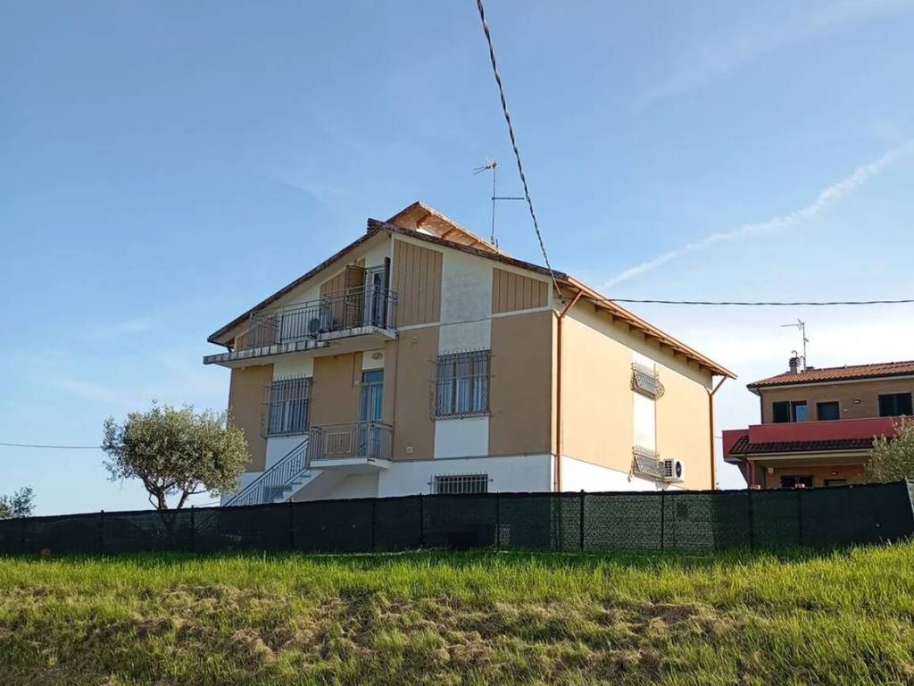 casa indipendente in vendita a San Costanzo