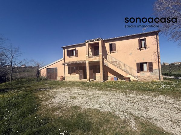 casa indipendente in vendita a San Costanzo