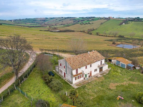 casa indipendente in vendita a San Costanzo