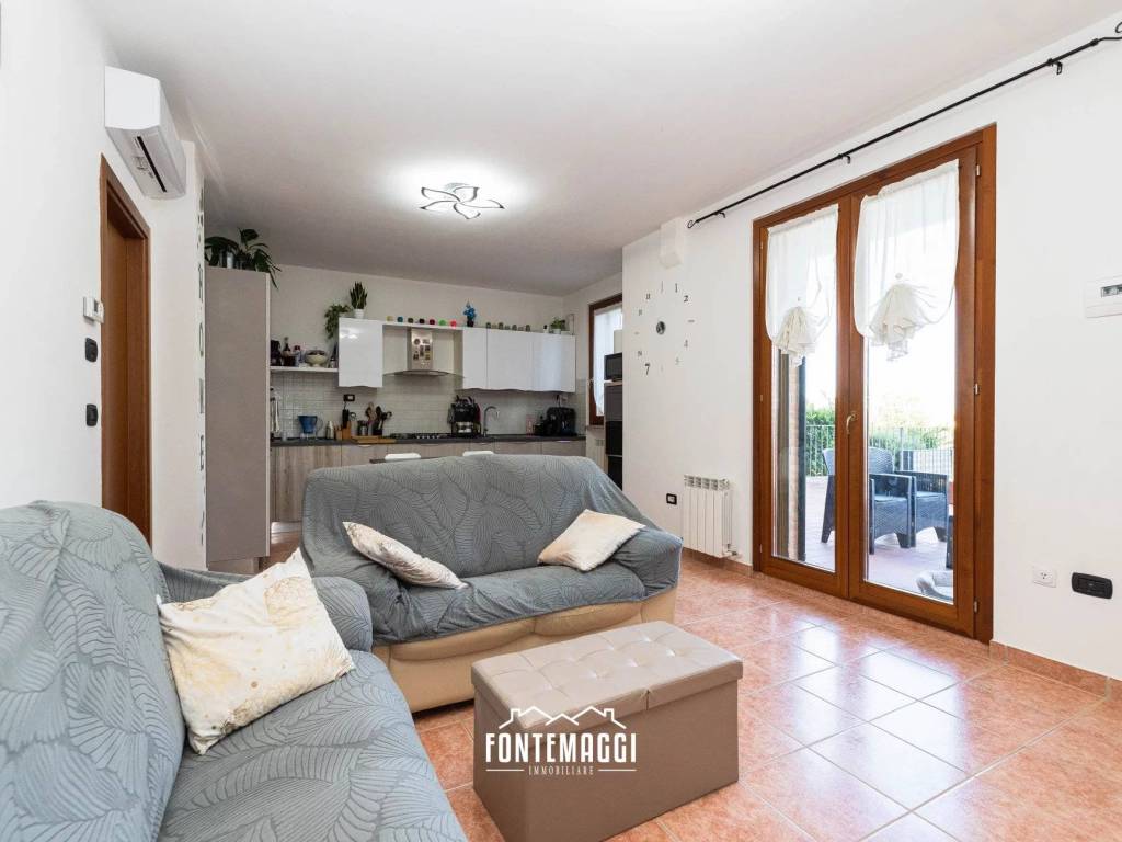 appartamento in vendita a San Costanzo in zona Cerasa