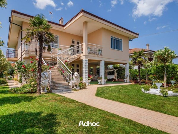 casa indipendente in vendita a San Costanzo