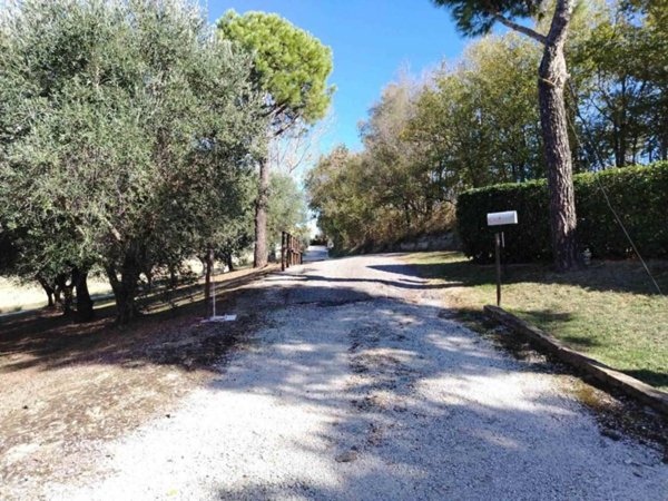casa indipendente in vendita a San Costanzo