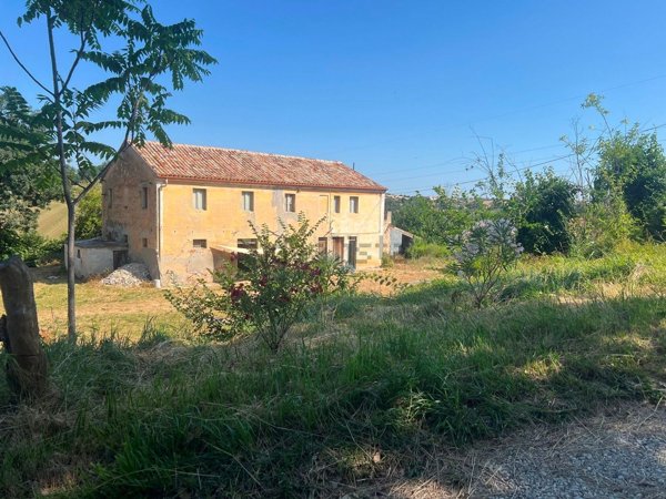 casa indipendente in vendita a San Costanzo