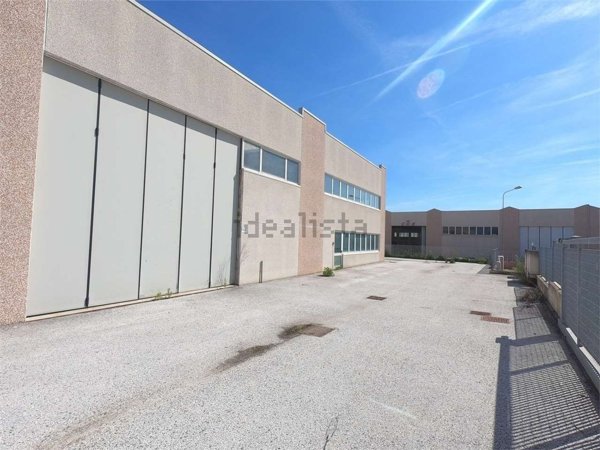 capannone in vendita a San Costanzo