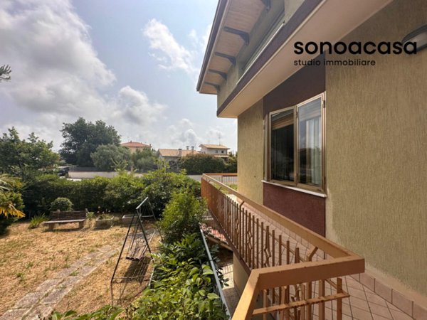 casa indipendente in vendita a San Costanzo