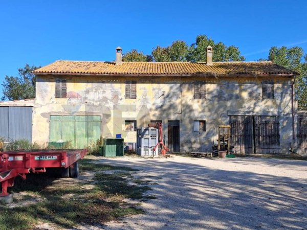 casa indipendente in vendita a San Costanzo