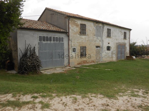casa indipendente in vendita a San Costanzo in zona Cerasa