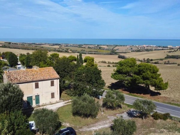 casa indipendente in vendita a San Costanzo