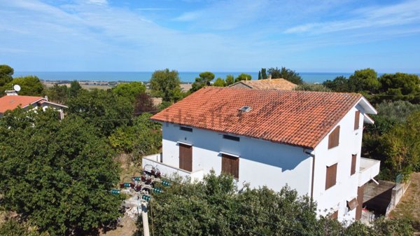 casa indipendente in vendita a San Costanzo