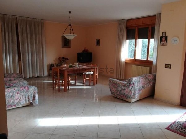 casa indipendente in vendita a San Costanzo in zona Cerasa