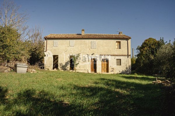 casa indipendente in vendita a San Costanzo