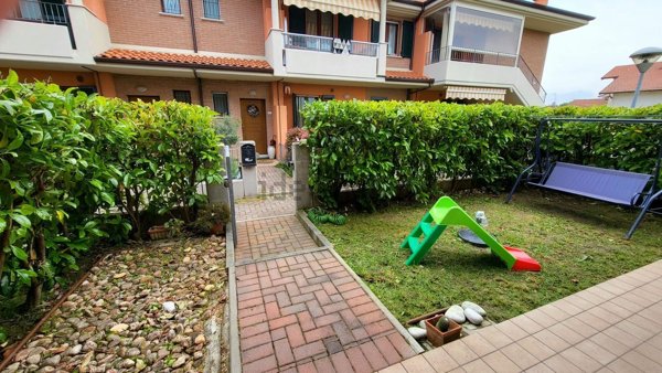 casa indipendente in vendita a San Costanzo