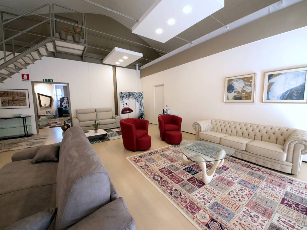 locale commerciale in vendita a San Costanzo in zona Cerasa