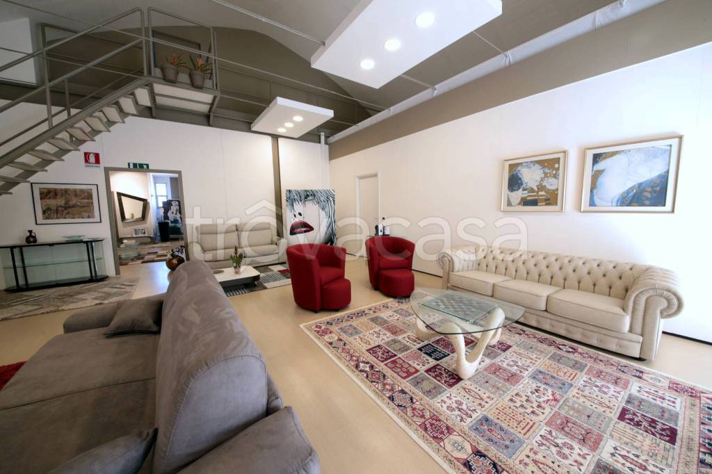 locale commerciale in vendita a San Costanzo in zona Cerasa