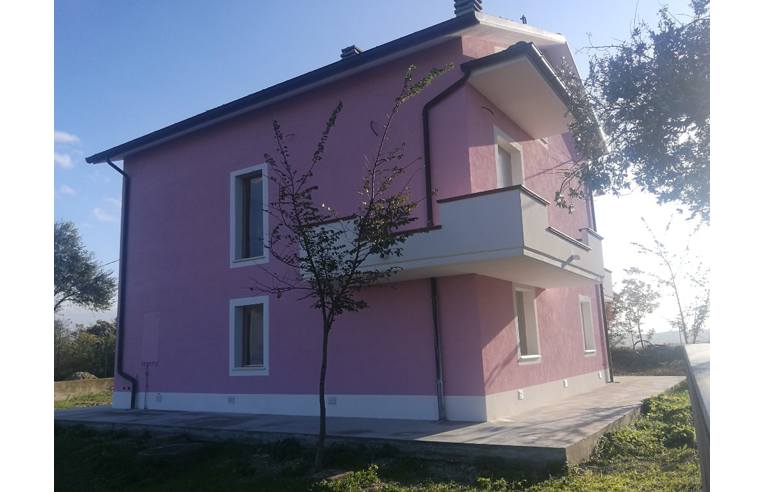 casa indipendente in vendita a San Costanzo in zona Cerasa