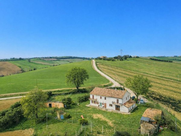 casa indipendente in vendita a San Costanzo
