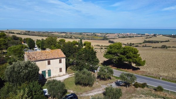 casa indipendente in vendita a San Costanzo