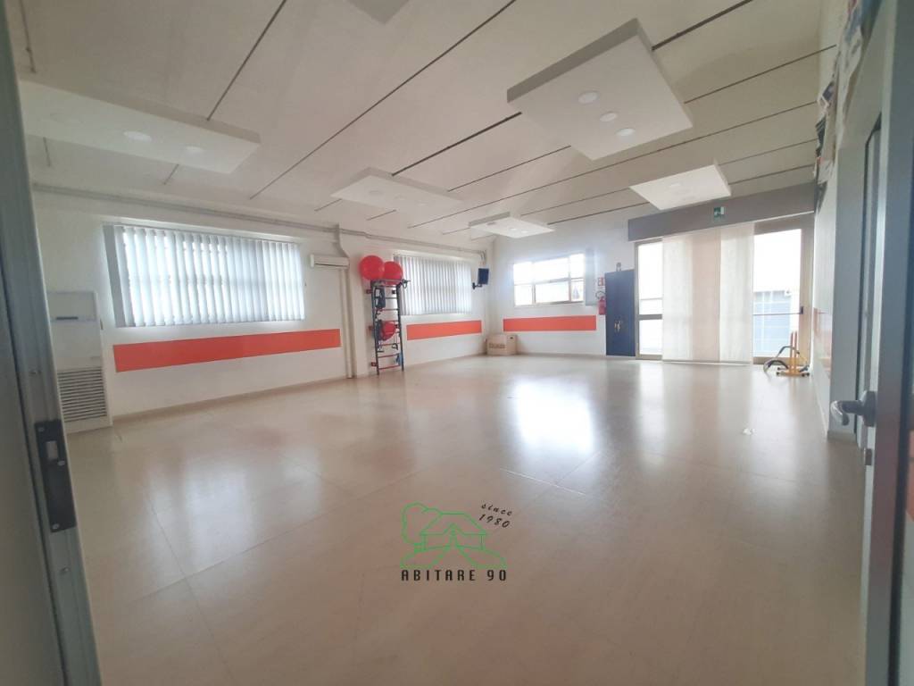 locale commerciale in vendita a San Costanzo