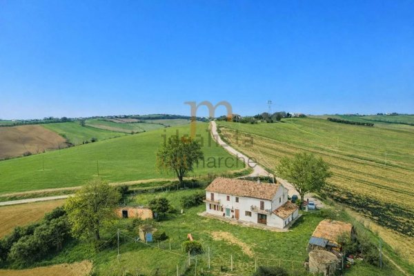 appartamento in vendita a San Costanzo in zona Stacciola