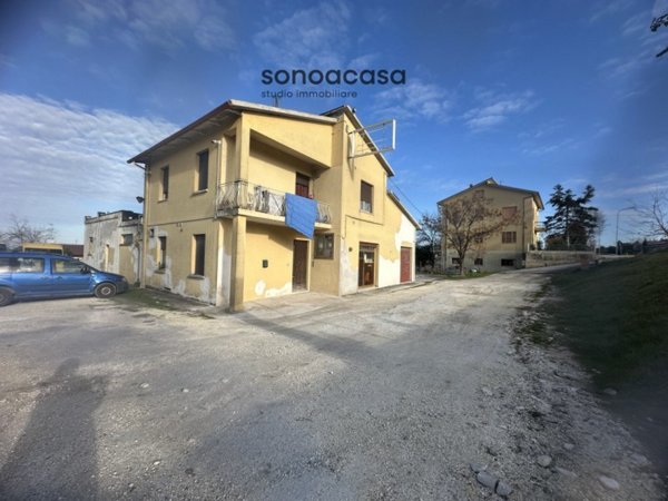 casa indipendente in vendita a San Costanzo