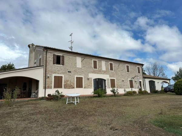 casa indipendente in vendita a San Costanzo