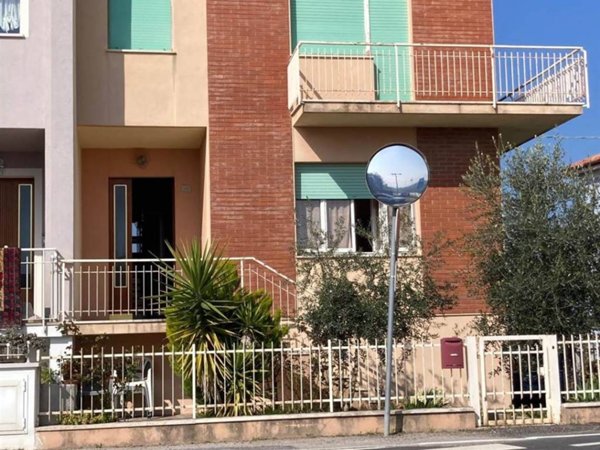 casa indipendente in vendita a San Costanzo