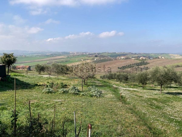 casa indipendente in vendita a San Costanzo