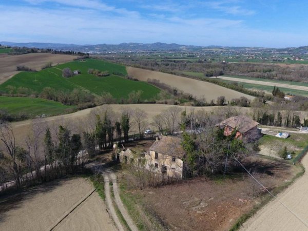 casale in vendita a San Costanzo
