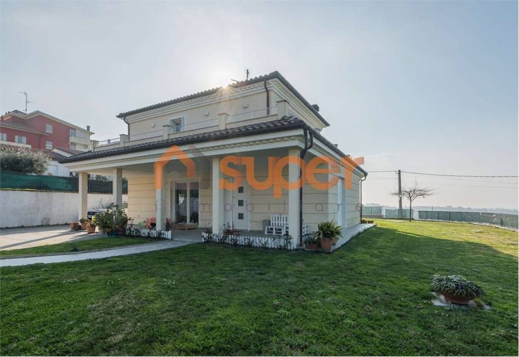 casa indipendente in vendita a San Costanzo