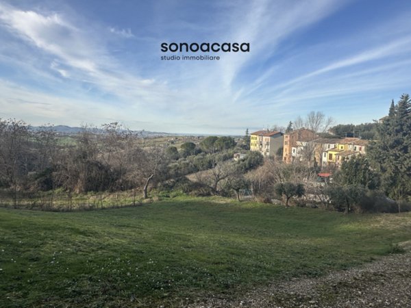 terreno edificabile in vendita a San Costanzo