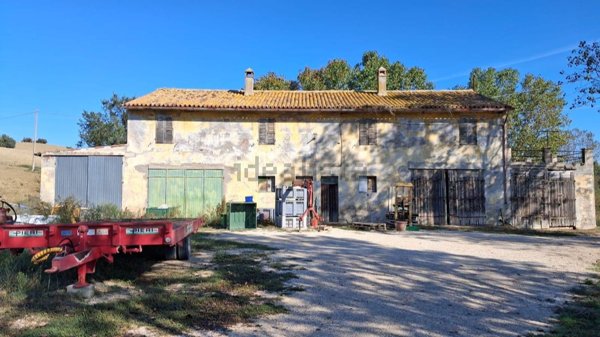 casa indipendente in vendita a San Costanzo in zona Stacciola