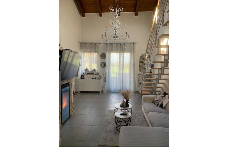 casa indipendente in vendita a San Costanzo in zona Cerasa