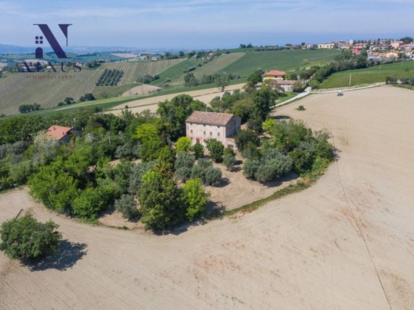 casa indipendente in vendita a San Costanzo in zona Stacciola