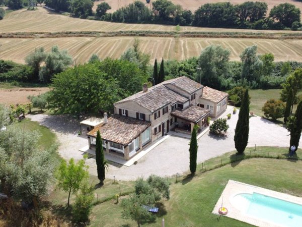 casa indipendente in vendita a San Costanzo