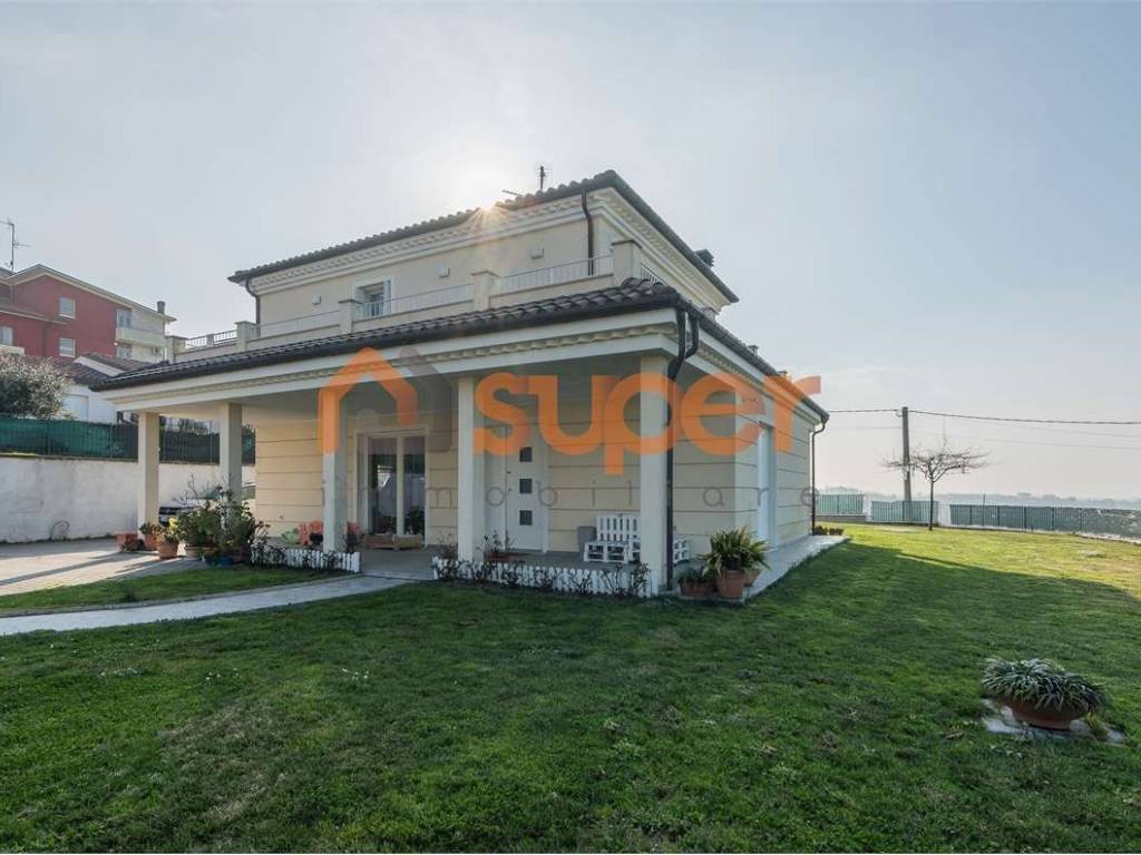 casa indipendente in vendita a San Costanzo
