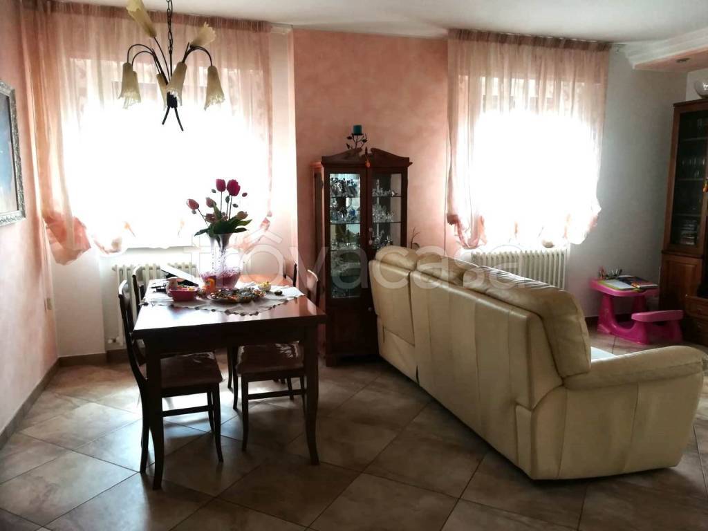 casa indipendente in vendita a San Costanzo in zona Cerasa