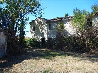 casale in vendita a San Costanzo