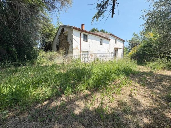 casa indipendente in vendita a San Costanzo in zona Stacciola