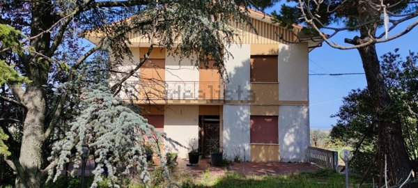 casa indipendente in vendita a San Costanzo in zona Stacciola