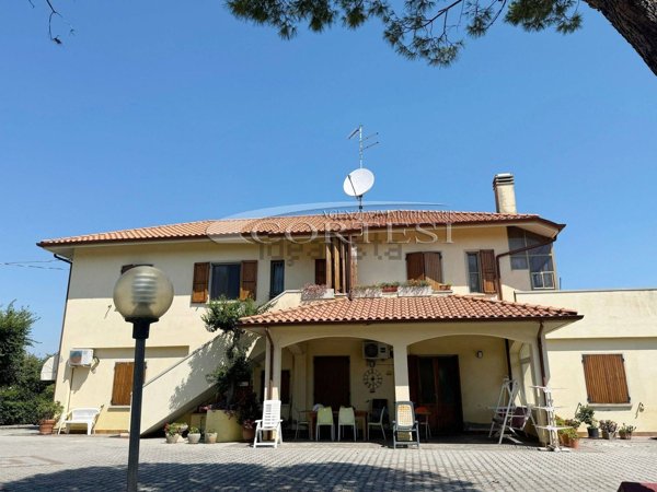 casa indipendente in vendita a San Costanzo in zona Stacciola