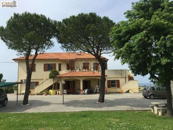 casa indipendente in vendita a San Costanzo in zona Stacciola