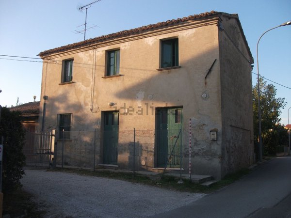 casa indipendente in vendita a San Costanzo in zona Stacciola