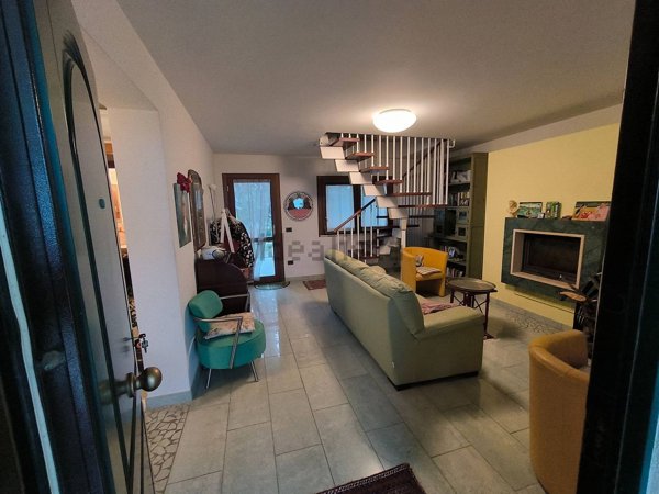 casa indipendente in vendita a San Costanzo in zona Cerasa