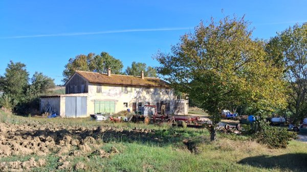 casa indipendente in vendita a San Costanzo in zona Stacciola
