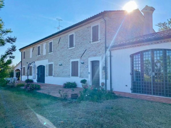 casa indipendente in vendita a San Costanzo in zona Stacciola