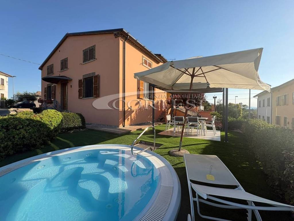 casa indipendente in vendita a San Costanzo in zona Stacciola