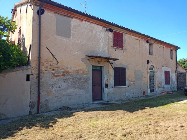 casa indipendente in vendita a San Costanzo in zona Stacciola